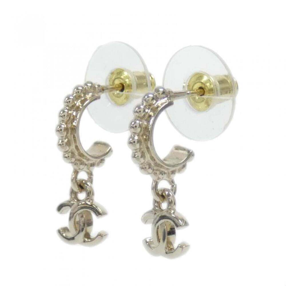 CHANEL Gold Earrings - Picture 2 of 3